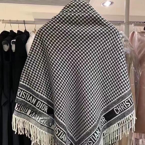 30 MONTAIGNE PONCHO Black and White Cashmere and Silk - Picture 6 of 7